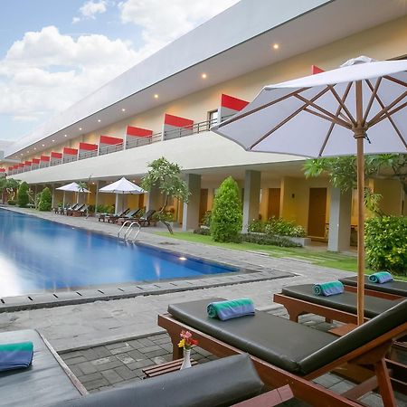 Kuta Station Hotel And Spa Bali Exterior photo