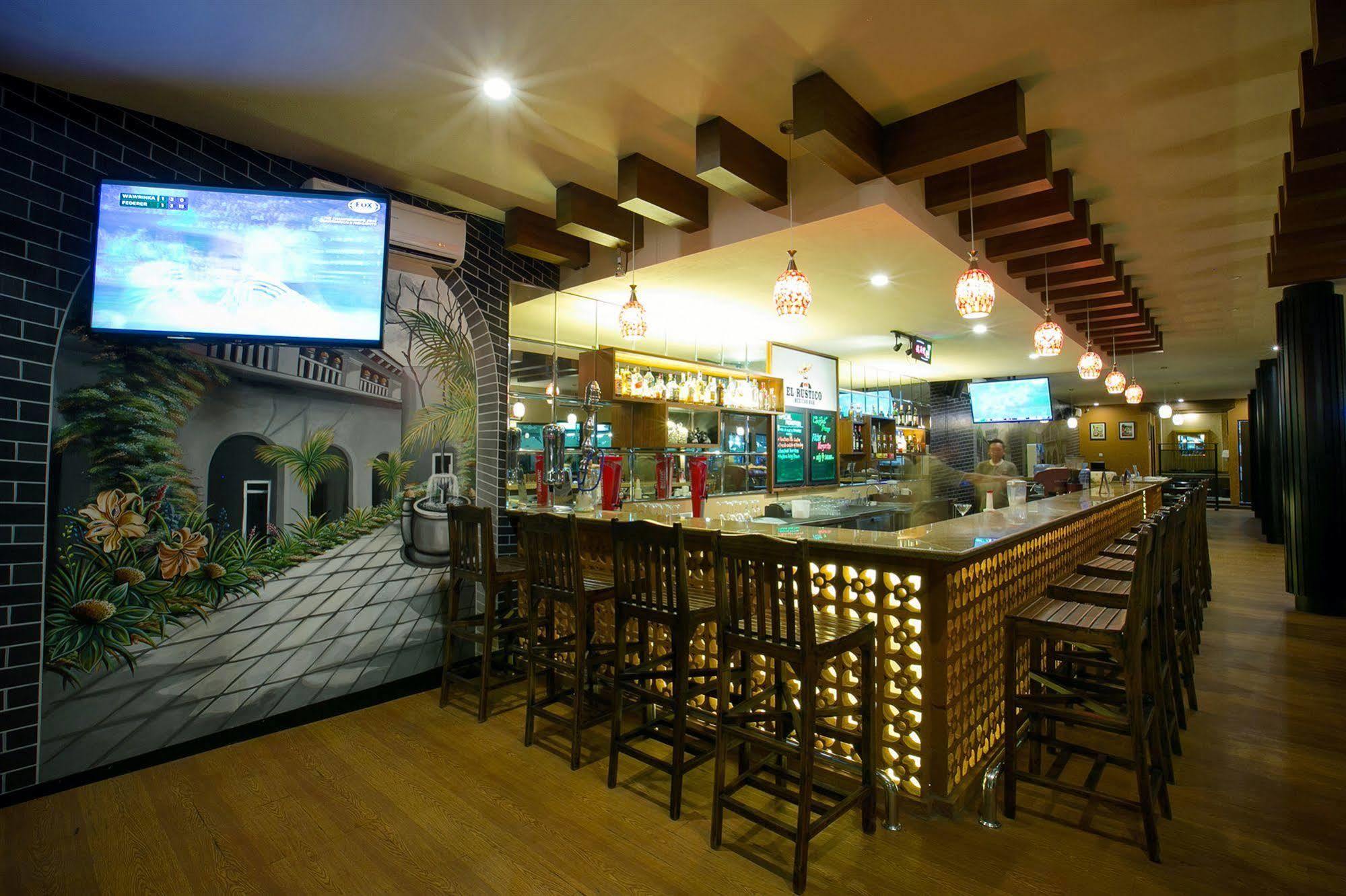 Kuta Station Hotel And Spa Bali Exterior photo