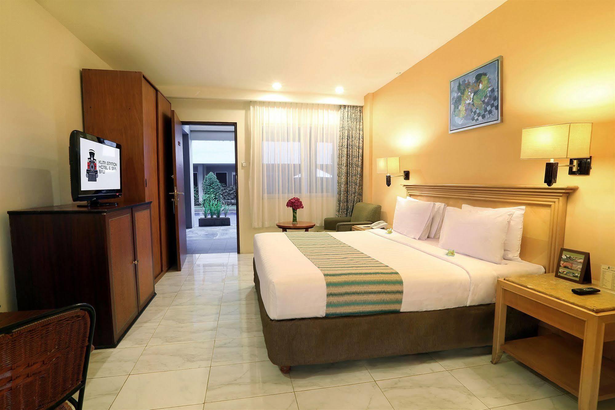 Kuta Station Hotel And Spa Bali Exterior photo