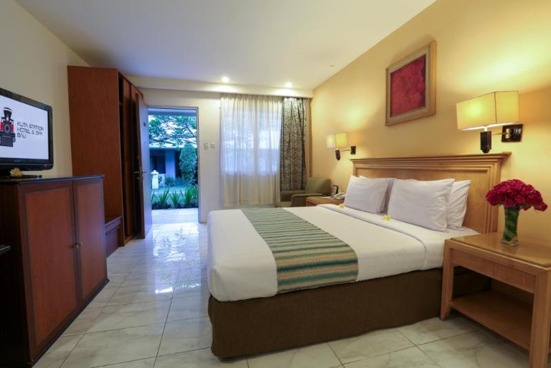 Kuta Station Hotel And Spa Bali Exterior photo