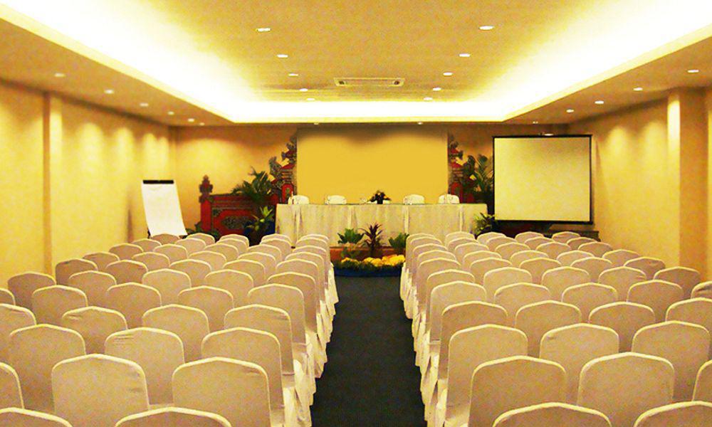 Kuta Station Hotel And Spa Bali Exterior photo
